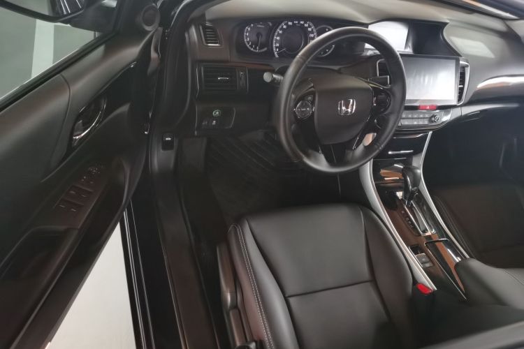 本田 雅阁 2016款 2.0L 舒适版中控内饰7003