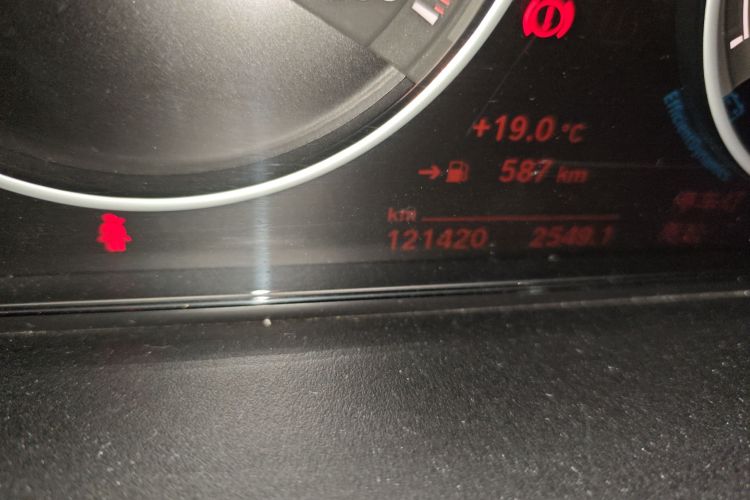 宝马3系 2019款 320i M运动套装中控内饰15