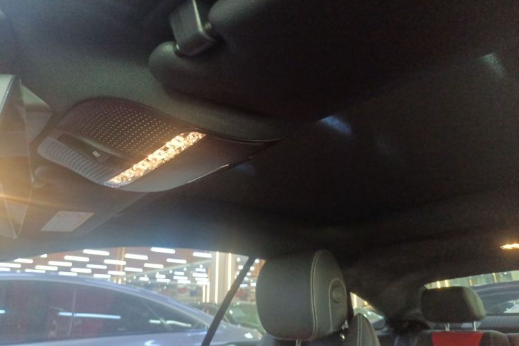 奔驰E级(进口) 2023款 改款 E 300 轿跑车中控内饰22