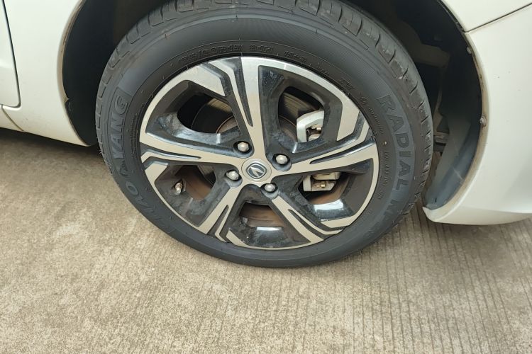 长安欧尚 奔奔E-Star 2020款 心动版 三元锂车身外观6007