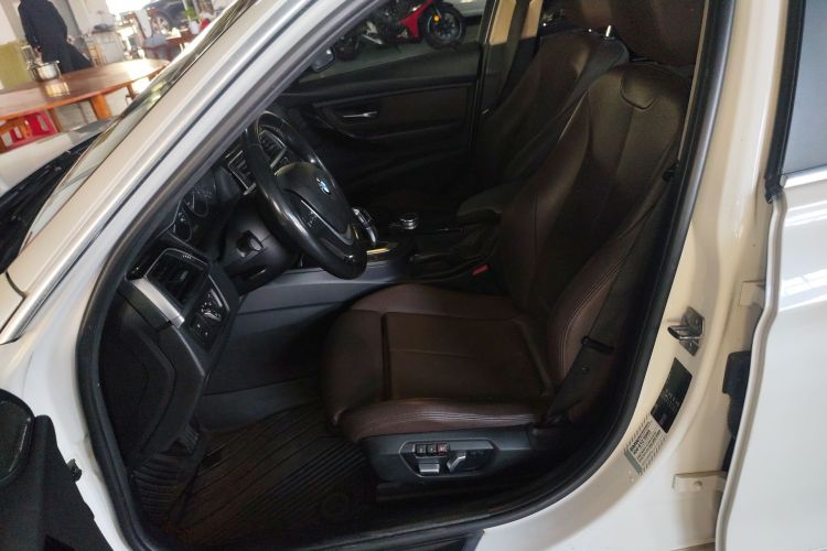 宝马3系 2019款 320Li 时尚型中控内饰19