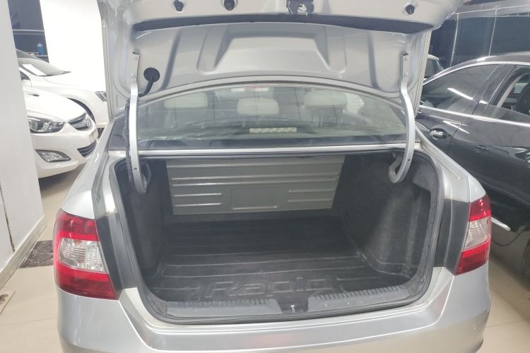 斯柯达 昕锐 2015款 1.6L 自动智选型机舱底盘23