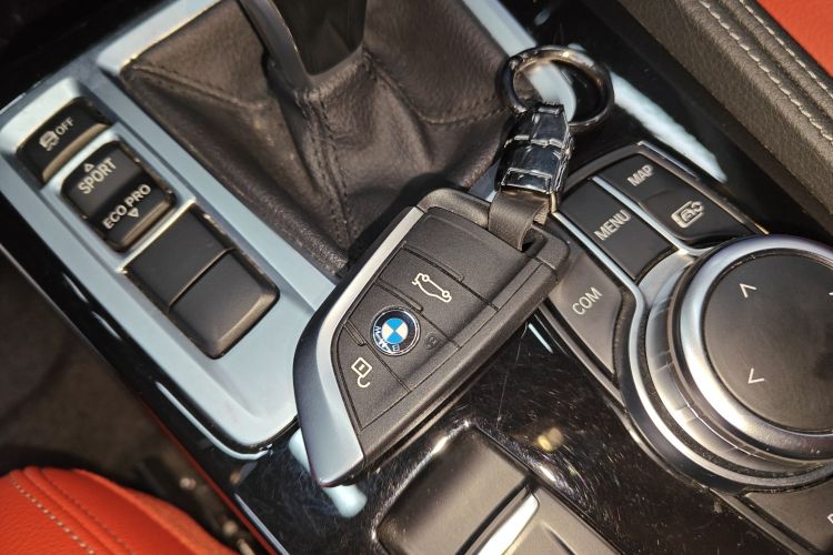 宝马1系 2023款 125i M运动曜夜版中控内饰7001