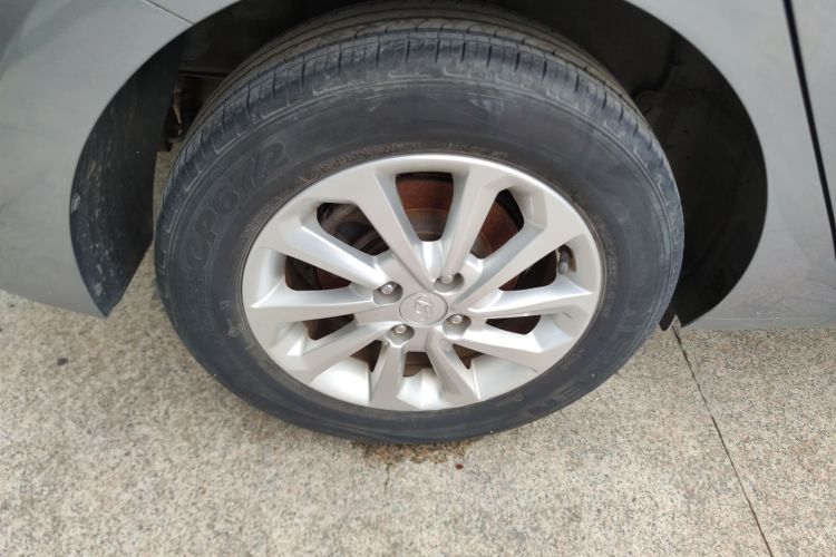 现代 悦纳 2016款 1.4L 自动炫酷版GLS车身外观6008