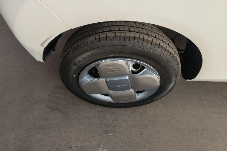 吉利银河 2024款 熊猫mini 200km 耐力熊车身外观6008