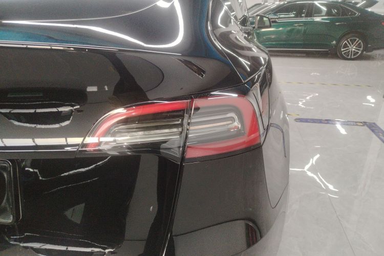 特斯拉 Model Y 2022款 后轮驱动版车身外观9