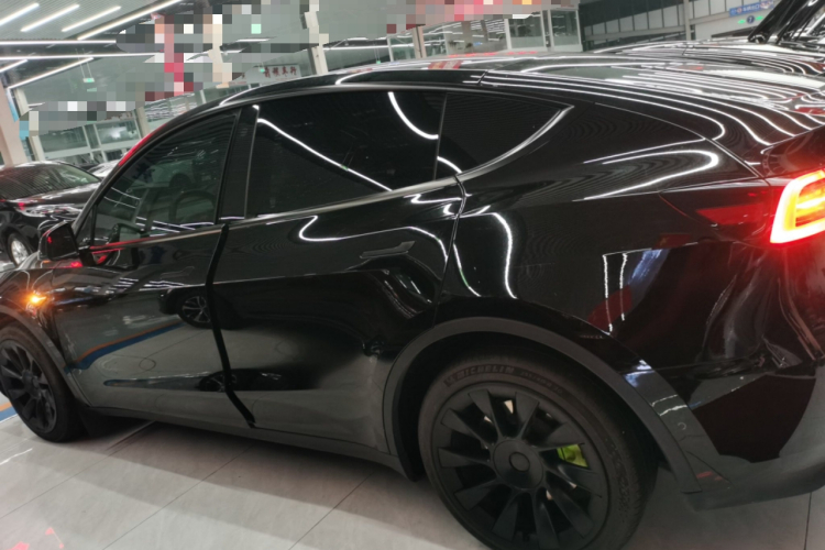 特斯拉 Model Y 2022款 改款 长续航全轮驱动版车身外观4