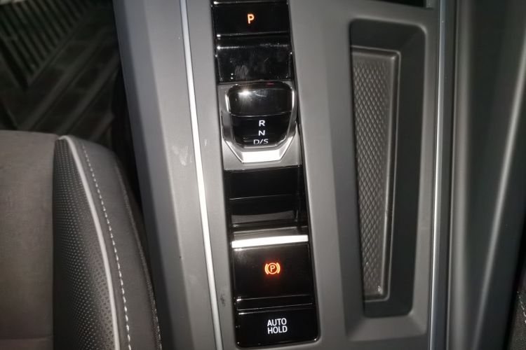 大众 高尔夫 2023款 280TSI DSG R-Line 20周年纪念版中控内饰18