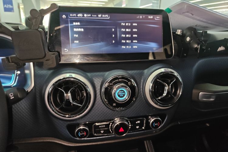 北京BJ40 2021款 2.0D 自动四驱刀锋英雄版侠客型中控内饰16