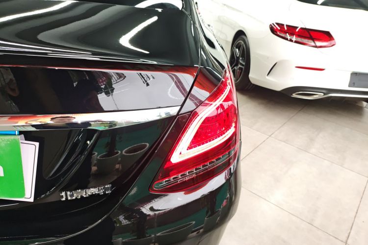 奔驰C级 2020款 改款 C 260 L 运动版车身外观9