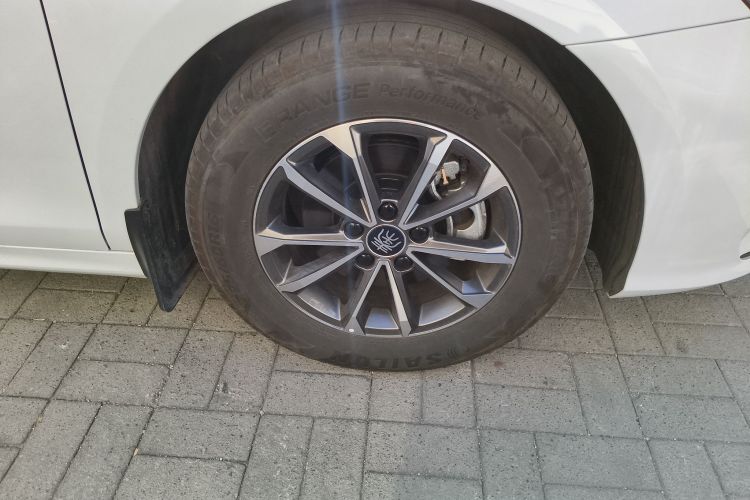 比亚迪 秦PLUS 2024款 荣耀版 DM-i 55KM领先型车身外观10