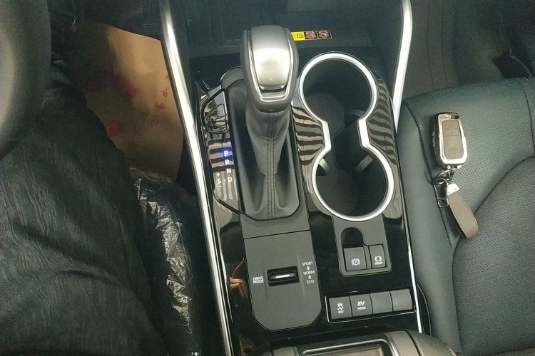 丰田 汉兰达 2026款 2.5L智能电混双擎两驱豪华版 7座中控内饰18