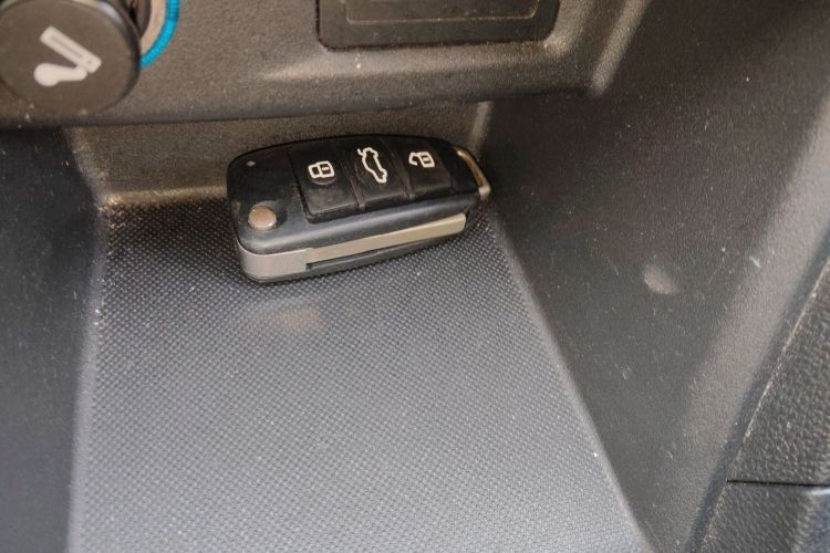 奇瑞新能源 艾瑞泽e 2020款 出行版plus中控内饰11