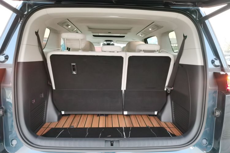 岚图汽车 岚图梦想家 2025款 PHEV 四驱旗舰乾崑版局部细节23