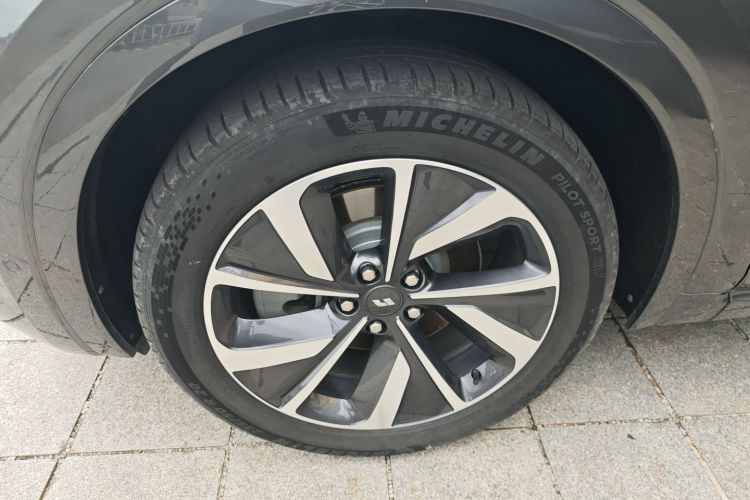 理想汽车 理想ONE 2021款 增程6座版车身外观35