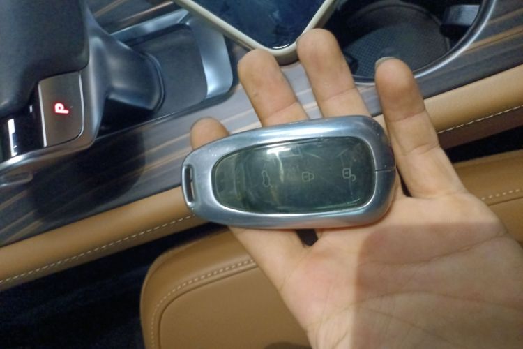 理想汽车 理想ONE 2020款 增程6座版中控内饰7001