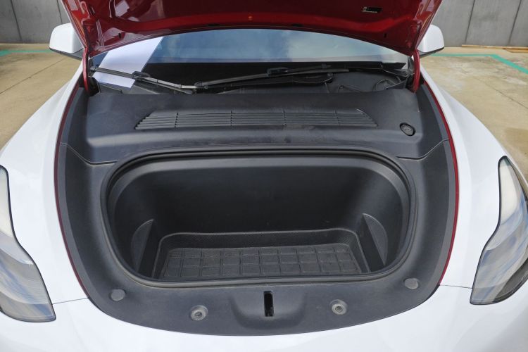 特斯拉 Model Y 2022款 后轮驱动版机舱底盘24