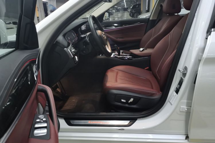 宝马5系 2022款 改款二 525Li 豪华套装中控内饰19