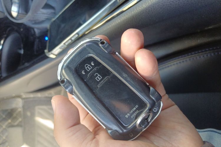 丰田C-HR 2020款 2.0L 豪华版中控内饰11