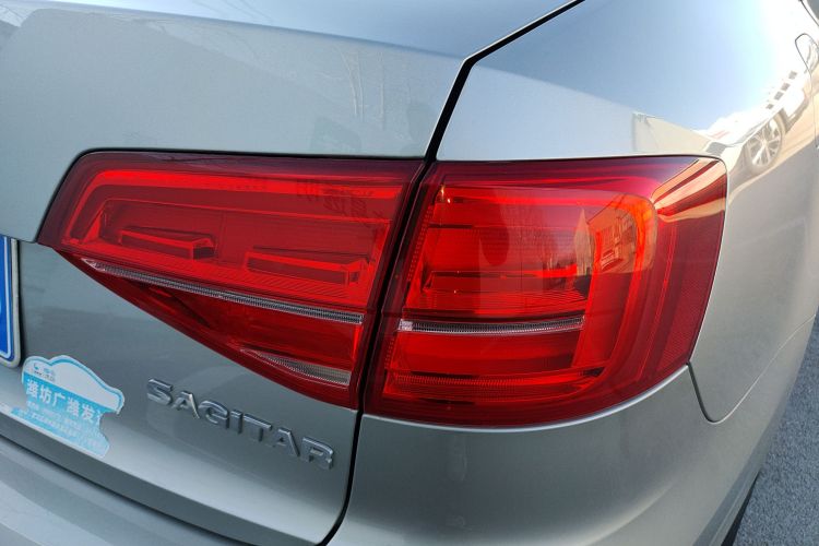 大众 速腾 2015款 1.6L 手动舒适型车身外观9