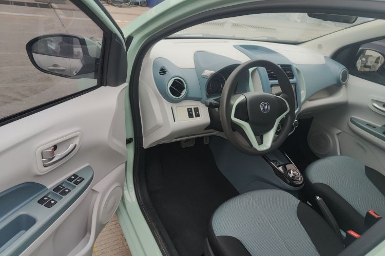 长安欧尚 奔奔E-Star 2022款 国民版 多彩限量款（快充版）磷酸铁锂中控内饰7003