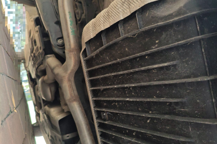 奔驰C级 2018款 C 200 L 运动版局部细节9009