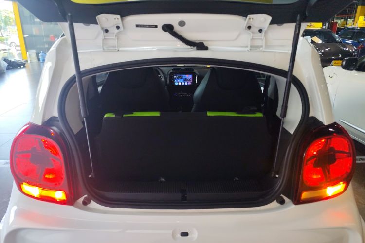 荣威 科莱威CLEVER 2021款 302km新四座超能版机舱底盘23