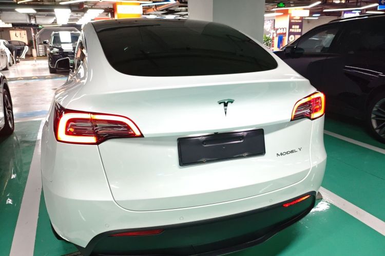 特斯拉 Model Y 2022款 改款 后轮驱动版车身外观6