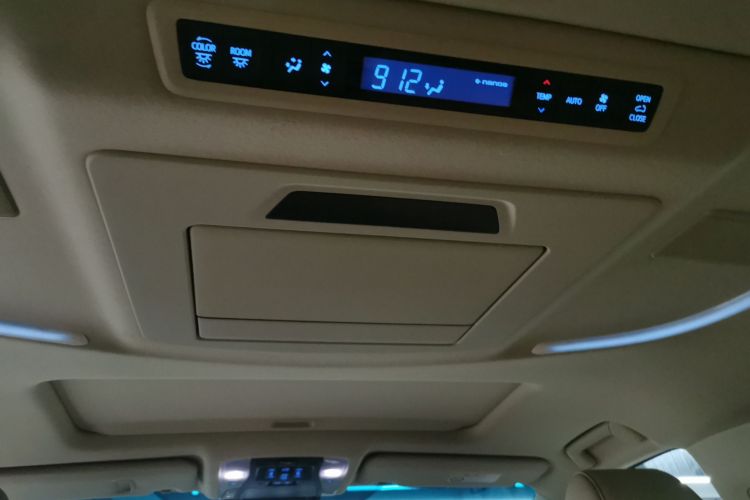 丰田 威尔法 2021款 皇冠 双擎 2.5L HV至尊版局部细节22