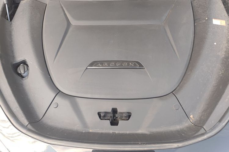 ARCFOX极狐 极狐 阿尔法T(ARCFOX αT) 2024款 600D 森林版PRO 320kW局部细节24