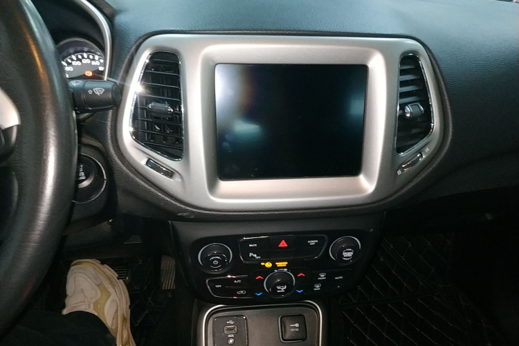 Jeep 指南者 2019款 200T 自动家享-互联大屏版中控内饰16