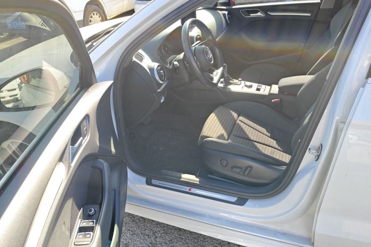 奥迪A3 2019款 Limousine 35 TFSI 运动型 国VI中控内饰20