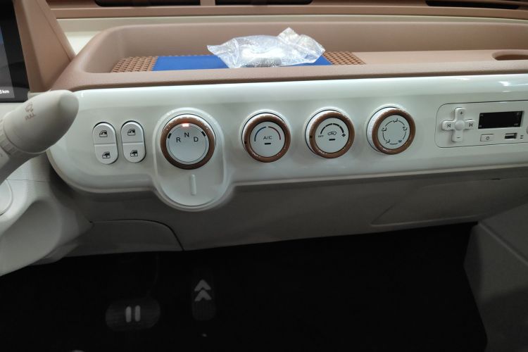 奔腾小马 2026款 222km 炫彩马中控内饰16