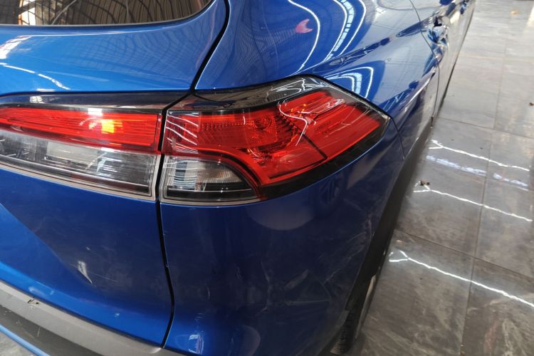 丰田 卡罗拉锐放 2022款 2.0L 豪华版车身外观9