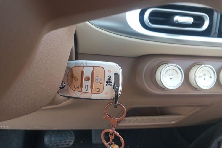 五菱汽车 宏光MINIEV 2025款 四门版 进阶款中控内饰7001