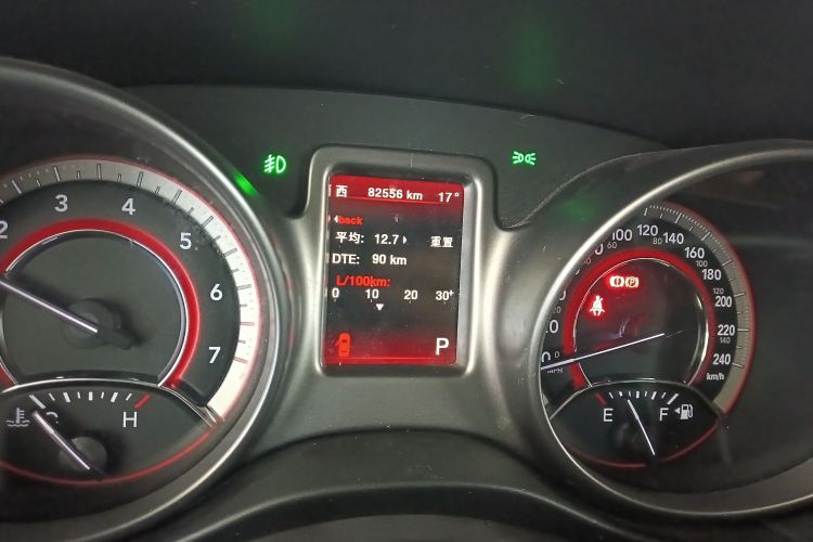 道奇 酷威 2016款 2.4L 两驱旅行版中控内饰14