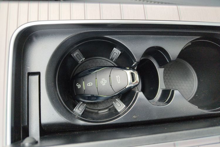 红旗HS7 PHEV 2024款 2.0T PHEV 两驱旗享版 6座中控内饰11