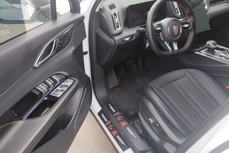 红旗HS3 PHEV 2024款 PHEV 115km 劲为版中控内饰20