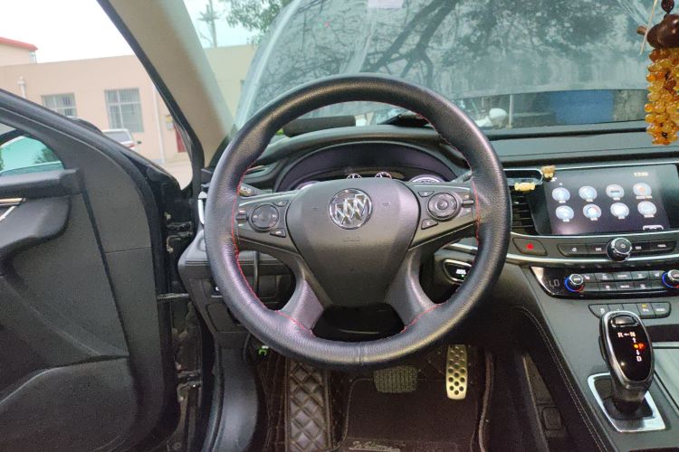 别克 君越 2016款 改款 28T 精英型中控内饰13