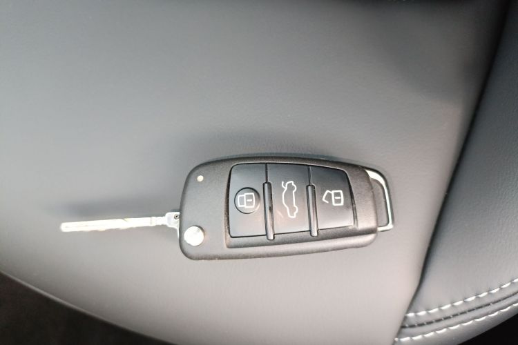 奥迪Q2L 2025款 35TFSI 时尚动感型中控内饰11