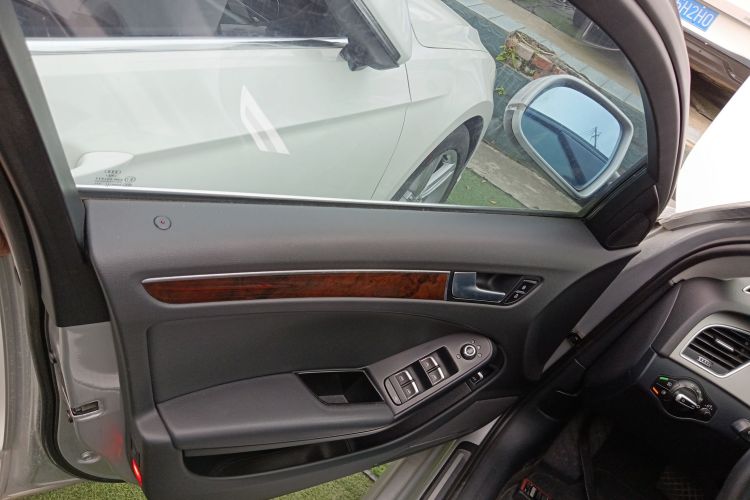 奥迪A4L 2015款 35 TFSI 自动舒适型中控内饰47