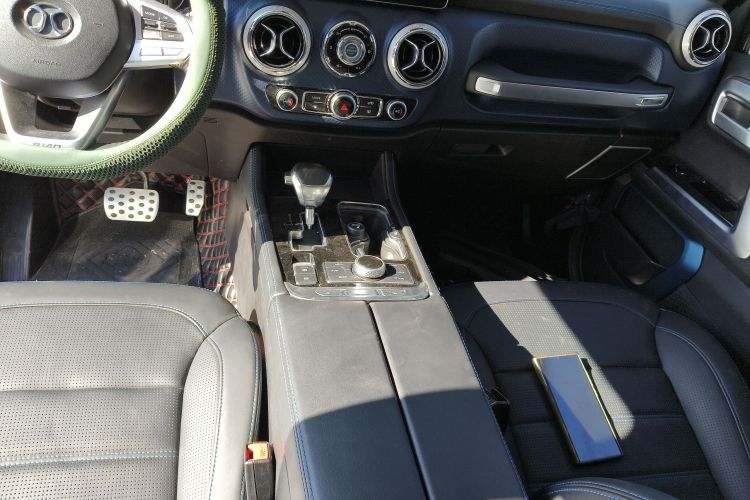 北京BJ40 2019款 2.3T 自动四驱城市猎人版尊享型 国VI中控内饰18