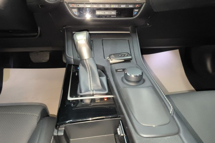 雷克萨斯ES 2015款 300h 舒适版中控内饰18