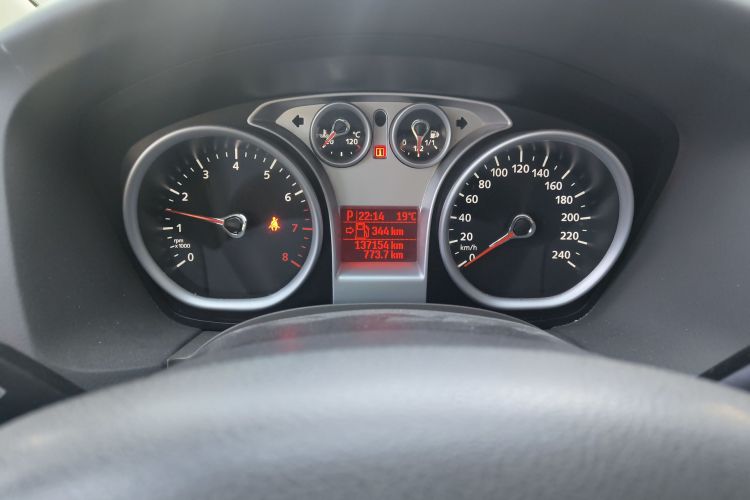 福特 福克斯 2013款 三厢经典 1.8L 自动时尚型中控内饰14