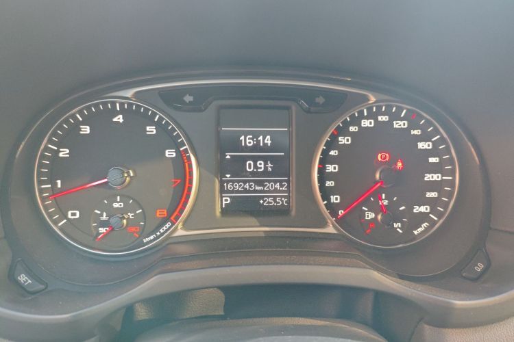 奥迪A1 2014款 30 TFSI Sportback舒适型中控内饰14