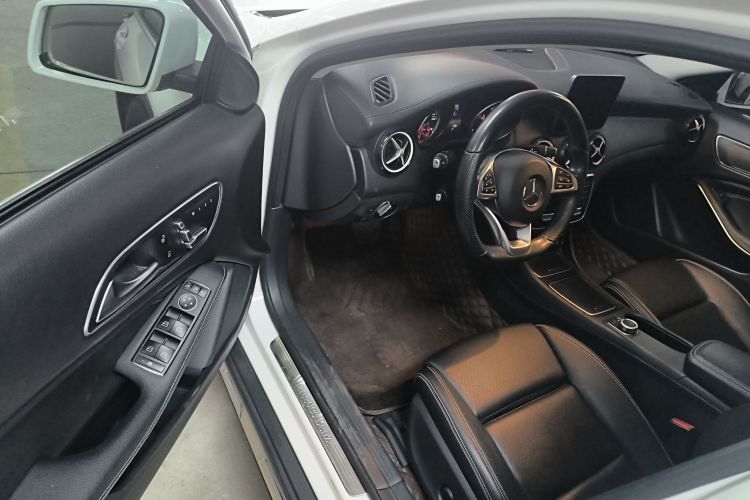 奔驰GLA 2019款 GLA 200 时尚型中控内饰20