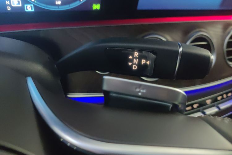 奔驰E级新能源 2022款 E 350 e L 插电式混合动力轿车局部细节18