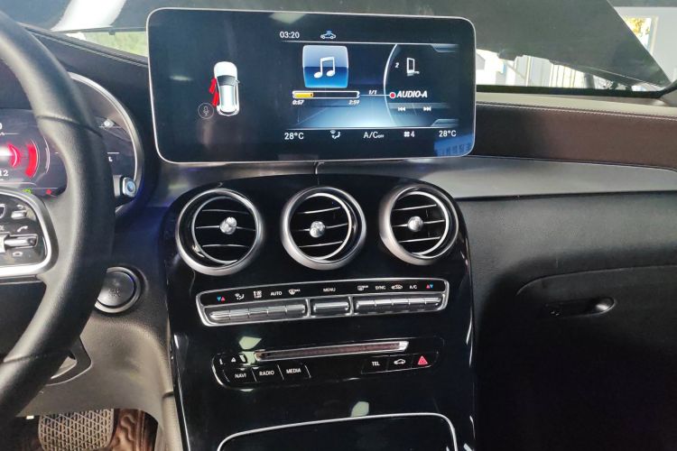 奔驰GLC 2018款 GLC 200 4MATIC中控内饰16