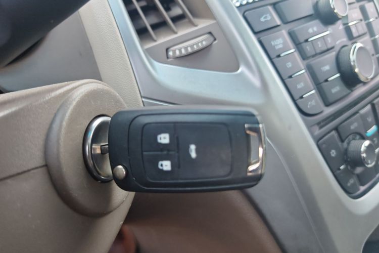 别克 英朗 2013款 GT 1.6L 自动时尚版中控内饰11