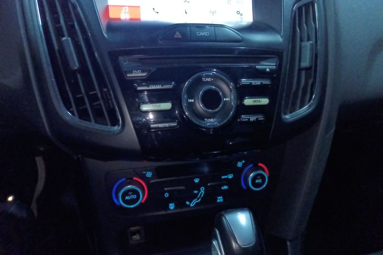 福特 福克斯 2017款 三厢 EcoBoost 125 自动超能风尚型智行版局部细节16